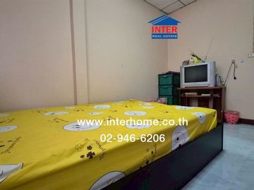 Two-story townhome, 16 sq.wa., Chatnarong Villa 4, Soi Piennont, Lam Luk Ka Road, Pracha Uthit Road, Lam Luk Ka, Pathum Thani.