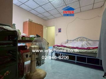 Two-story townhome, 16 sq.wa., Chatnarong Villa 4, Soi Piennont, Lam Luk Ka Road, Pracha Uthit Road, Lam Luk Ka, Pathum Thani.
