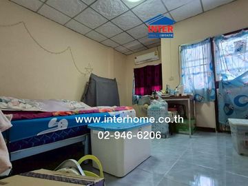 Two-story townhome, 16 sq.wa., Chatnarong Villa 4, Soi Piennont, Lam Luk Ka Road, Pracha Uthit Road, Lam Luk Ka, Pathum Thani.