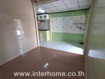 Two-story townhome, 22.7 sq.wa., Yu Charoen 3 Village, Lam Luk Ka - Khlong 4, near Lad Sawai Central Market, Lam Luk Ka Road, Phra Ong Chao Sai Road,