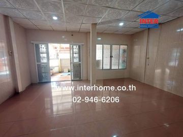 Two-story townhome, 22.7 sq.wa., Yu Charoen 3 Village, Lam Luk Ka - Khlong 4, near Lad Sawai Central Market, Lam Luk Ka Road, Phra Ong Chao Sai Road,
