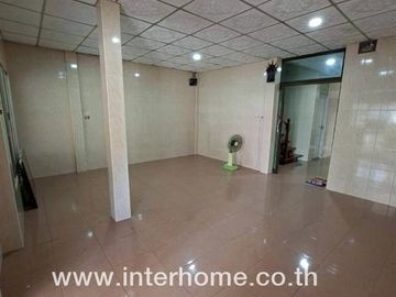 Two-story townhome, 22.7 sq.wa., Yu Charoen 3 Village, Lam Luk Ka - Khlong 4, near Lad Sawai Central Market, Lam Luk Ka Road, Phra Ong Chao Sai Road,