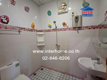 Two-story townhome, 22.7 sq.wa., Yu Charoen 3 Village, Lam Luk Ka - Khlong 4, near Lad Sawai Central Market, Lam Luk Ka Road, Phra Ong Chao Sai Road,