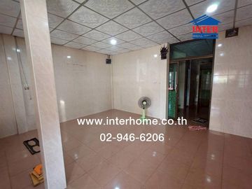 Two-story townhome, 22.7 sq.wa., Yu Charoen 3 Village, Lam Luk Ka - Khlong 4, near Lad Sawai Central Market, Lam Luk Ka Road, Phra Ong Chao Sai Road,