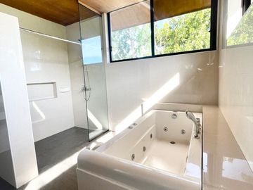 Modern 4 Bedroom House Ayala Southvale Sonera
