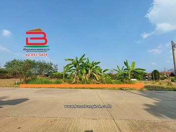 ที่ดินเปล่า เนื้อที่ 112 ตร.ว. หมู่บ้านเดอะลากูล 1-2 ถนนปทุมธานี-สามโคก-เสนา ตำบลท้ายเกาะ อำเภอสามโคก ปทุมธานี