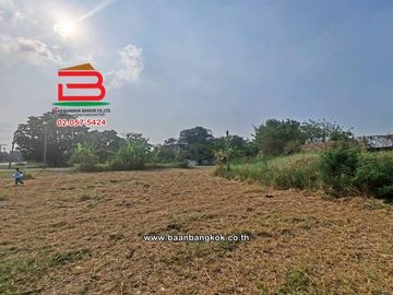 ที่ดินเปล่า เนื้อที่ 112 ตร.ว. หมู่บ้านเดอะลากูล 1-2 ถนนปทุมธานี-สามโคก-เสนา ตำบลท้ายเกาะ อำเภอสามโคก ปทุมธานี