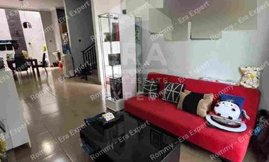 Rumah 2 Lantai Modern Siap Huni Lokasi Premium dekat Tol di Jakarta Timur
