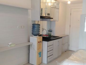 disewa unit apartemen green lake sunter,studio furnished,lantai rendah,selantai parkir mobil,4 juta/bulan