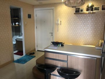 ready disewakan apartemen green lake sunter,tipe 2bedrooms full furnished,view laut priok,hadap utara,AC 3,waterheater