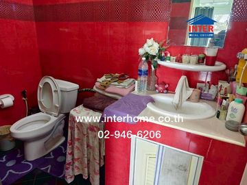Two-story detached house, 420 sq.w., located in Soi Khlong Si Tawan Ok 43, near Khlong Luang Bus Terminal, Khlong Luang Road, Khlong Luang, Pathum Tha