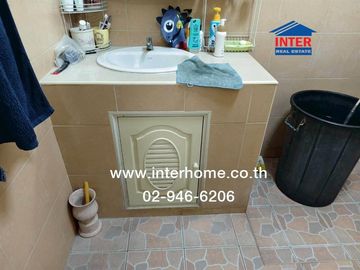 Two-story detached house, 420 sq.w., located in Soi Khlong Si Tawan Ok 43, near Khlong Luang Bus Terminal, Khlong Luang Road, Khlong Luang, Pathum Tha