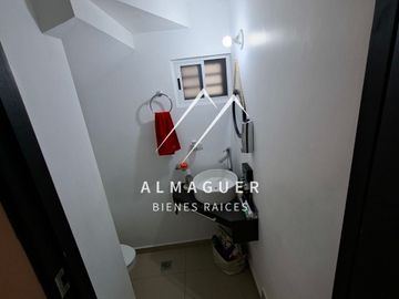 Casa en Venta en Cerradas de Santa Rosa, equipada, sin ampliaciones.