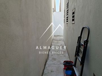 Casa en Venta en Cerradas de Santa Rosa, equipada, sin ampliaciones.
