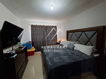 Casa en Venta en Cerradas de Santa Rosa, equipada, sin ampliaciones.