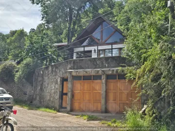 Excelente propiedad zona centro Calle Los Robles- San Martín de los Andes -