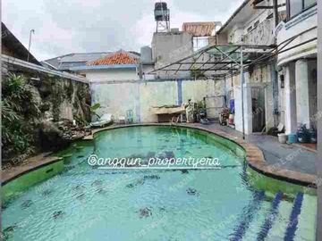 Luas tanah gede, siap huni, kamar banyak hrg dibawah 10M dijual rumah Mampang Prapatan Jaksel include Kolam Renang + extra Paviliun