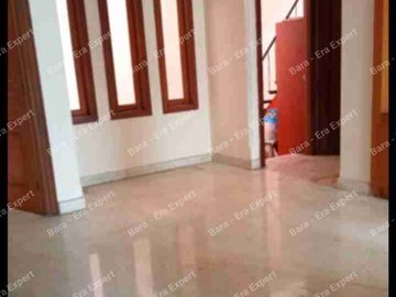 Jual rumah elegan siap huni di Rawamangun. Aman dan bebas banjir!!