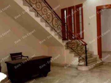 Jual rumah elegan siap huni di Rawamangun. Aman dan bebas banjir!!