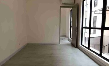 dijual cepat rumah 3 lantai cluster Matana asya jakarta timur