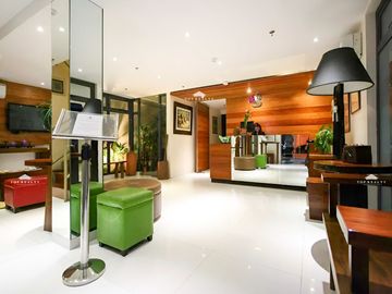 Residential / Commercial Building for Sale in Sta. Cruz, Makati City | Perfect for Business Investment!
