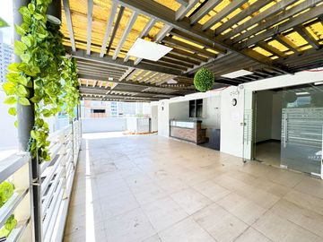 Residential / Commercial Building for Sale in Sta. Cruz, Makati City | Perfect for Business Investment!