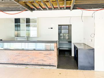 Residential / Commercial Building for Sale in Sta. Cruz, Makati City | Perfect for Business Investment!