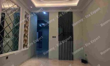 Rumah 2 lantai modern mewah siap huni lokasi strategis di Jagakarsa Jakarta Selatan