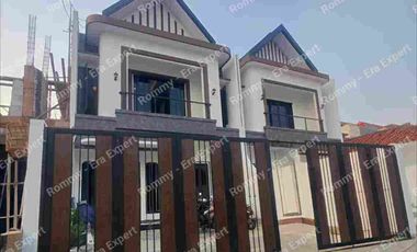 Rumah 2 lantai modern mewah siap huni lokasi strategis di Jagakarsa Jakarta Selatan