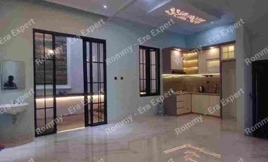Rumah 2 lantai modern mewah siap huni lokasi strategis di Jagakarsa Jakarta Selatan
