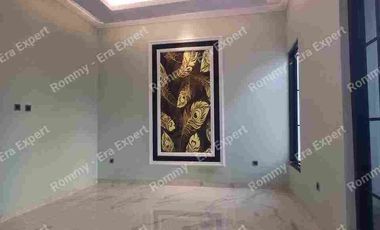Rumah 2 lantai modern mewah siap huni lokasi strategis di Jagakarsa Jakarta Selatan
