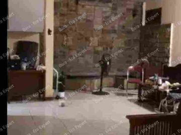 Jual cepat!!  Rumah 2 lantai dengan garasi 2 mobil di rawamangun