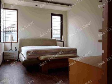 Jual rumah bagus siap huni full furnish di rawamangun. Survei dan nego sampai jadi!