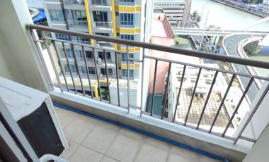 Four Season Riviera 138 sqm 3 bedroom semi furnished unit with 2 balconies for rent