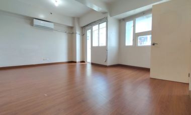 Four Season Riviera 138 sqm 3 bedroom semi furnished unit with 2 balconies for rent