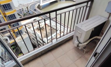 Four Season Riviera 138 sqm 3 bedroom semi furnished unit with 2 balconies for rent