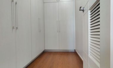 Four Season Riviera 138 sqm 3 bedroom semi furnished unit with 2 balconies for rent