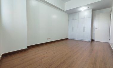 Four Season Riviera 138 sqm 3 bedroom semi furnished unit with 2 balconies for rent