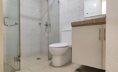 Four Season Riviera 138 sqm 3 bedroom semi furnished unit with 2 balconies for rent