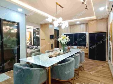 Jual rumah luxury 3 lantai full furnish model Villa di Jakarta Garden City.