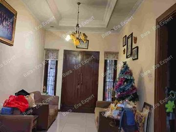 Jual rumah siap huni depan taman jalan lebar di pulo asem, rawamangun. Nego sampai jadi!!!