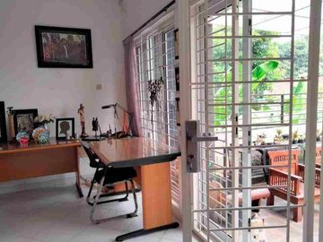 Dijual Rumah siap huni di Hoek di perumahan The address depok