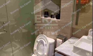 Rumah Mewah di Pinggir Jalan Utama ada Kolam Renang lokasi dekat akses Tol dan Stasiun MRT Metland Menteng Cakung Jakarta Timur