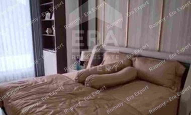 Rumah Mewah di Pinggir Jalan Utama ada Kolam Renang lokasi dekat akses Tol dan Stasiun MRT Metland Menteng Cakung Jakarta Timur