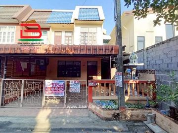 ทาวน์เฮาส์ เนื้อที่ 28.2 ตรว. หมู่บ้าน อยู่เจริญ 1 (คลอง4) ถนนไสวประชาราษฎร์ ตำบลบึงยี่โถ อำเภอธัญบุรี จังหวัดปทุมธานี