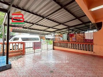 ทาวน์เฮาส์ เนื้อที่ 28.2 ตรว. หมู่บ้าน อยู่เจริญ 1 (คลอง4) ถนนไสวประชาราษฎร์ ตำบลบึงยี่โถ อำเภอธัญบุรี จังหวัดปทุมธานี