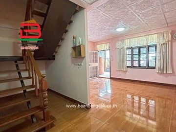 ทาวน์เฮาส์ เนื้อที่ 28.2 ตรว. หมู่บ้าน อยู่เจริญ 1 (คลอง4) ถนนไสวประชาราษฎร์ ตำบลบึงยี่โถ อำเภอธัญบุรี จังหวัดปทุมธานี