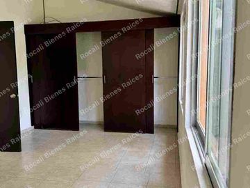 EN VENTA INMUEBLE DE CINCO DEPARTAMENTOS