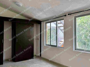 EN VENTA INMUEBLE DE CINCO DEPARTAMENTOS