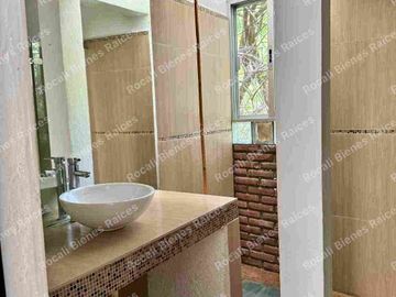 EN VENTA INMUEBLE DE CINCO DEPARTAMENTOS